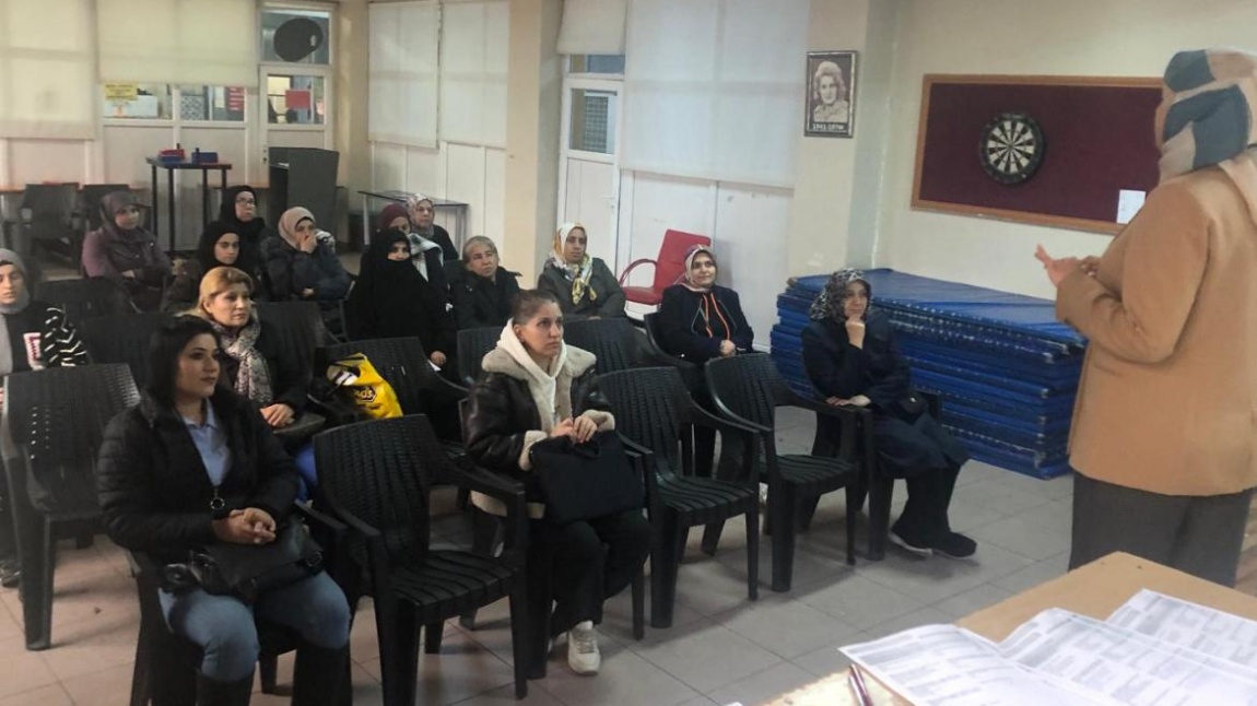 Aile İçi İletişim ve Anne Baba Tutumları Semineri 